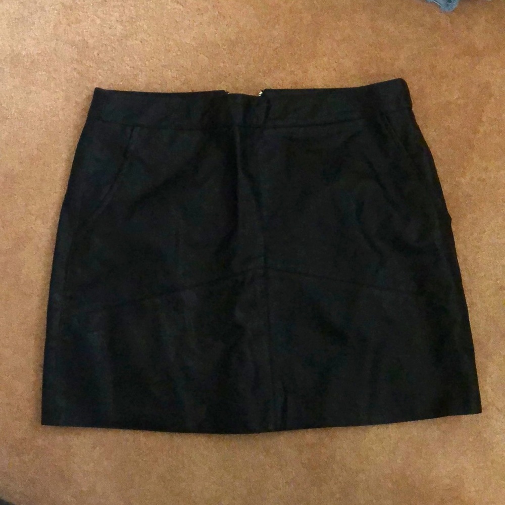 Lulu’s Faux Leather Mini Skirt with Pockets!